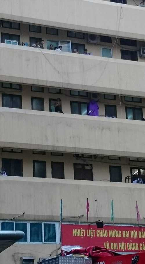 Thanh niên 'ngáo đá' đại náo bệnh viện Bạch Mai