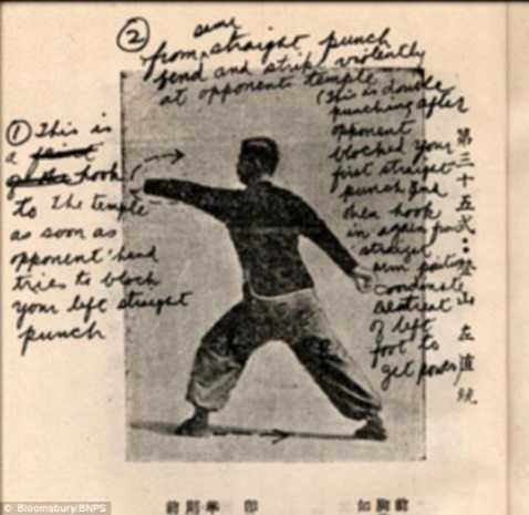 Một số hình ảnh trong bí kíp luyện công của Lý Tiểu Long Một số hình ảnh trong bí kíp luyện công của Lý Tiểu Long