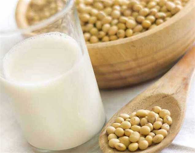 Đậu nành: tất cả chúng ta đều biết, đậu nành là một nguồn rất giàu protein. Đậu nành thường được luộc, nghiền hoặc thêm vào các món ăn. 