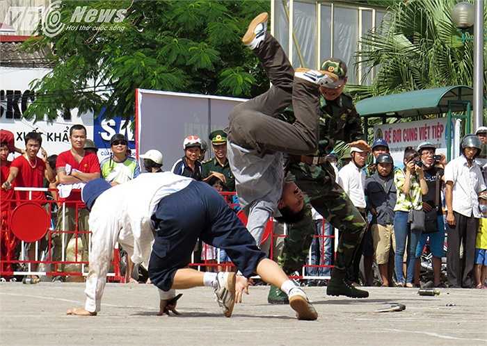 Bộ đội biên phòng truy bắt các đối tượng xâm nhập, vận chuyển ma túy trái phép qua biên giới.