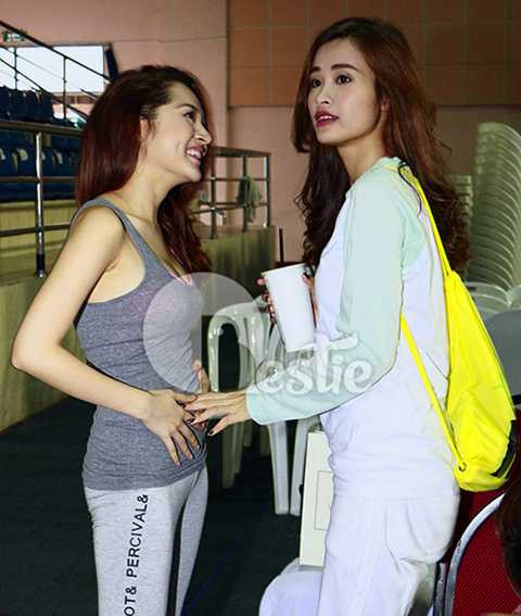 Vốn dĩ là những đồng nghiệp khá thân thiết, giọng ca Anh muốn em sống sao đã vui mừng khi gặp nữ ca sĩ Đông Nhi. Được biết trong đêm nhạc hội sắp diễn ra, Bảo Anh sẽ có phần trình diễn thể hiện lại ca khúc hit Khóc của Đông Nhi. Về giọng ca Khóc, cô sẽ cover lại một bài hit đình đám của Khởi My và nữ ca sĩ Khởi My sẽ làm mới ca khúc Anh muốn em sống sao của Bảo Anh qua phần thể hiện vô cùng sôi động. Tiết mục thú vị này của bộ ba nữ ca sĩ đang được nhiều bạn trẻ yêu mến hứa hẹn sẽ mang đến những hấp dẫn bất ngờ cho khán giả trong đêm nhạc hội ngày mai. 