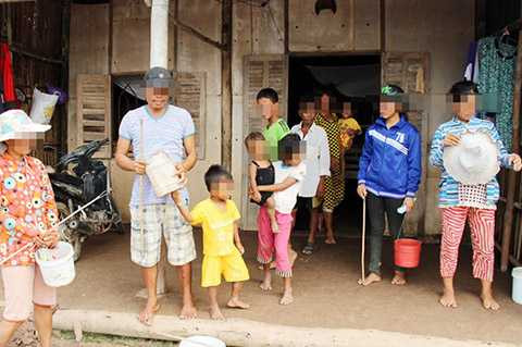 Người phụ nữ 16 lần sinh con ở miền Tây, sinh con, trời sinh trời nuôi, Sóc Trăng, cho vợ vượt cạn liên tục, siêu đẻ