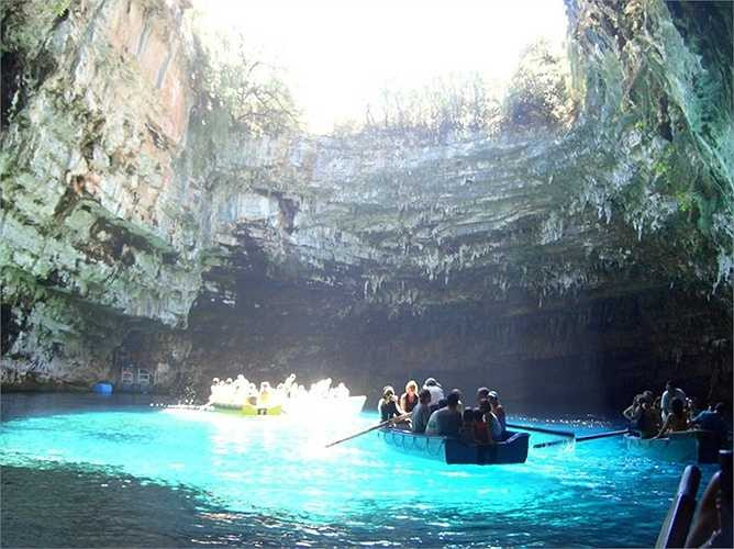 Hồ nước Melissani độc đáo ở Hy Lạp 