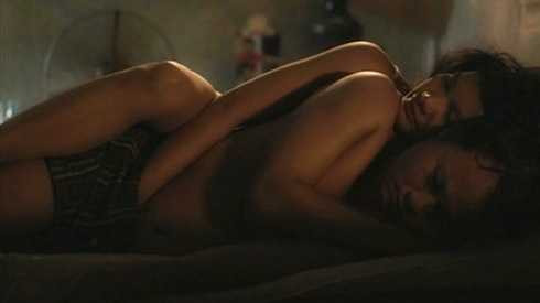 Một cảnh nóng khá táo bạo trong bộ phim Bi ơi đừng sợ.