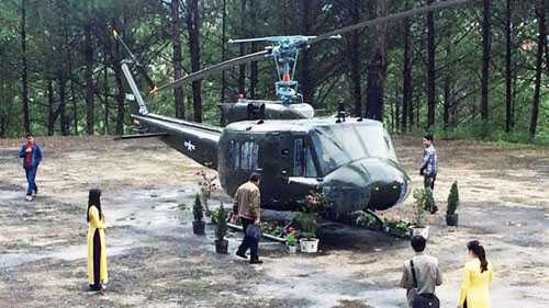 Trực thăng trong bãi đáp Dinh I. Trực thăng trong bãi đáp Dinh I.