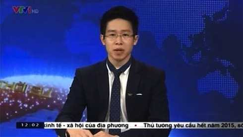 Một nửa cổ áo của BTV Anh Tuấn trùng màu với chiếc cà vạt, vì thế ở một vài góc máy, dễ dàng hiểu lầm rằng anh chưa có sự chỉn chu trong việc lựa chọn trang phục trước khi lên hình.