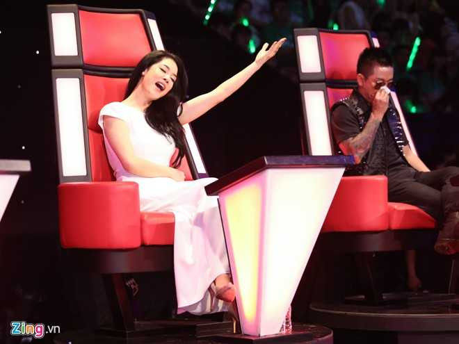 Thu Phương hát theo thí sinh