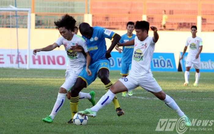 Tuyến giữa HAGL bất ngờ chơi tốt hơn trong hiệp 2 Tuyến giữa HAGL bất ngờ chơi tốt hơn trong hiệp 2