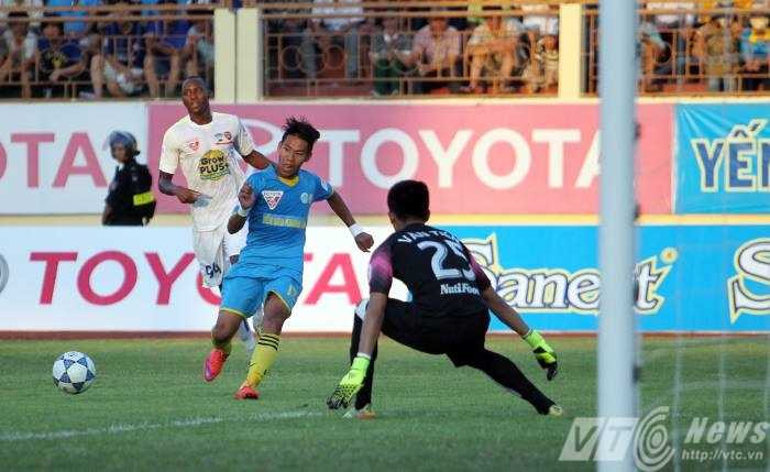 HAGL dù trụ hạng sớm nhưng lối chơi của họ về cơ bản vẫn chưa thuyết phục HAGL dù trụ hạng sớm nhưng lối chơi của họ về cơ bản vẫn chưa thuyết phục