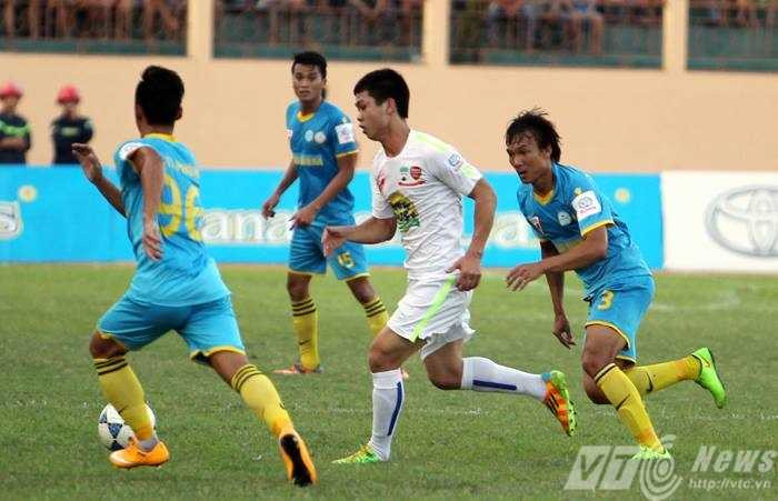 Công Phượng tiếp tục được cho đá chính, nhưng anh đá dạt biên nhiều hơn Công Phượng tiếp tục được cho đá chính, nhưng anh đá dạt biên nhiều hơn