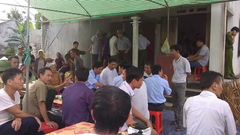 Bố bị bệnh nằm liệt giường, con trai nhẫn tâm đâm chết