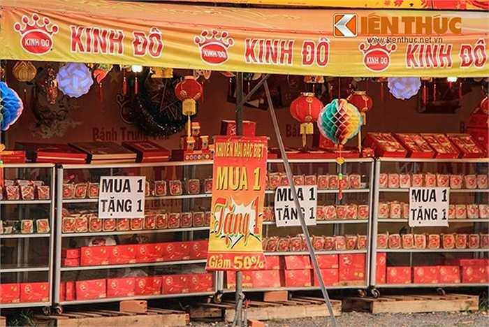 Bánh Trung thu giảm giá mạnh, nhưng vẫn ế. 