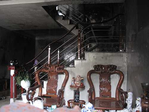 Một số đồ đạc trong nhà bị cháy