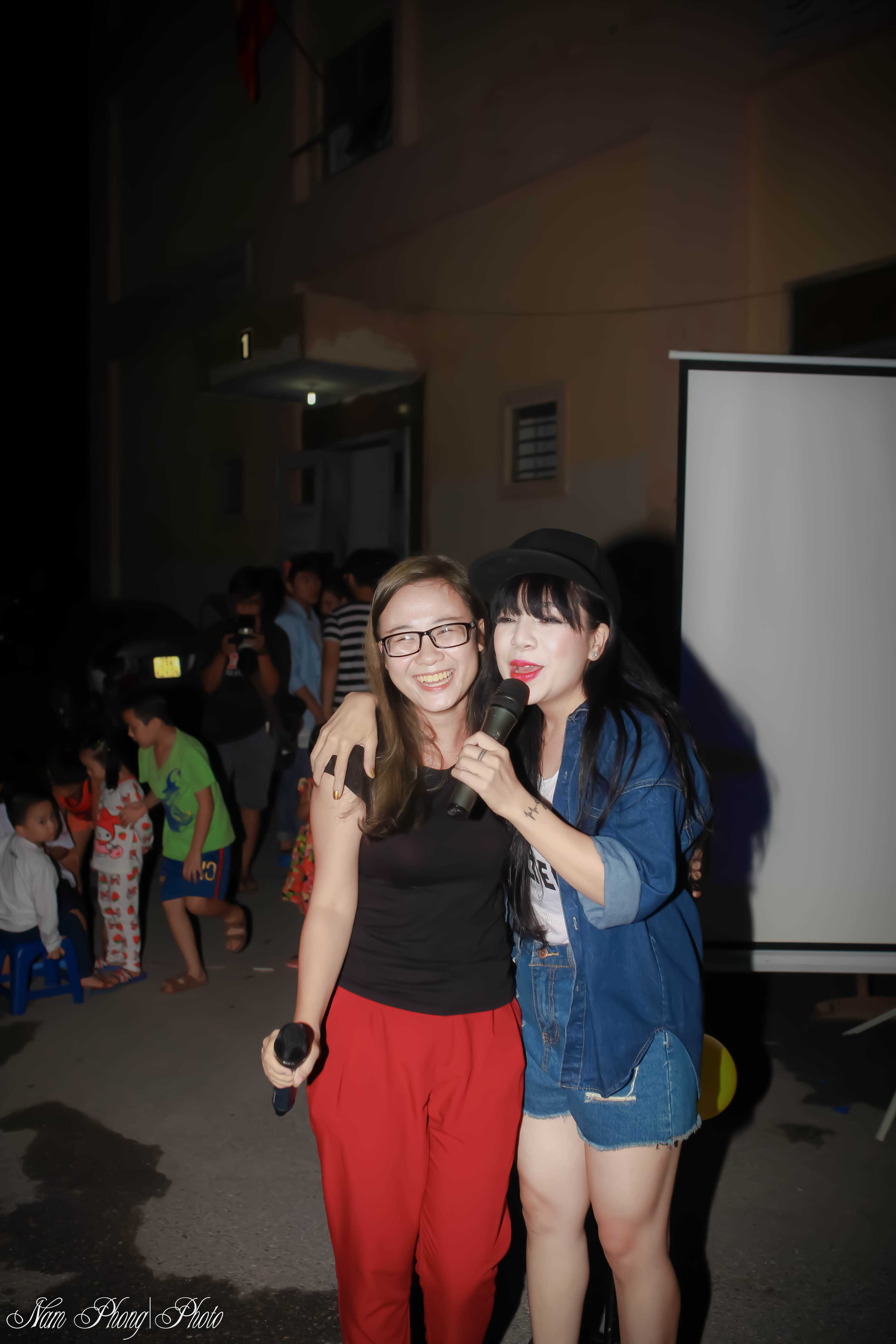 Minh Chuyên cùng dàn hot girl mang Trung thu đến với trẻ em mồ côi