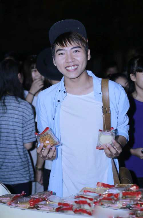 Minh Chuyên cùng dàn hot girl mang Trung thu đến với trẻ em mồ côi