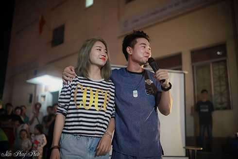 Ca sỹ Việt Tú xuất hiện khiến chương trình trở nên sôi động hơn.