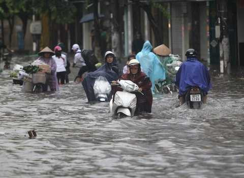 Nước ngập lúc 7 giờ sáng nay trên đường Cầu Đất, đường phố trung tâm nhất của TP.Hải Phòng Nước ngập lúc 7 giờ sáng nay trên đường Cầu Đất, đường phố trung tâm nhất của TP.Hải Phòng