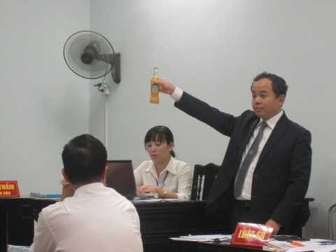 Phiên tòa xử vỏ chai của hãng Coca Cola có dị vật