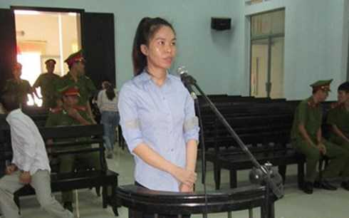 Bị cáo Kiều Thị Mỹ Hồng trước vành móng ngựa.
