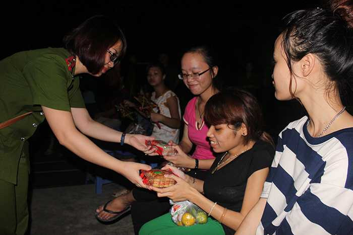 Sinh viên Cảnh sát mang Trung thu đến với trẻ em thiệt thòi