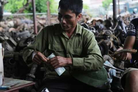 Nghề mổ xe đã giúp nhiều hộ dân làng Thuyền đổi đời, xây được nhà lầu, mua ôtô. Theo thống kê, cả thôn hiện tại có hàng chục xưởng cho thu nhập trên 1 tỷ đồng/năm. Nếu trúng quả, có hộ có thể thu vài tỷ đồng chỉ với một chuyến hàng