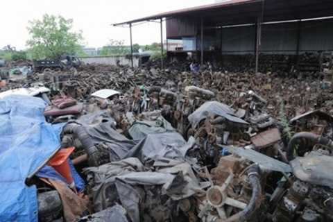 Bãi phụ tùng, linh kiện ô tô rộng mênh mông của gia đình ông Nguyễn Văn Phong nay đã có giá trị lên đến cả chục tỷ đồng.