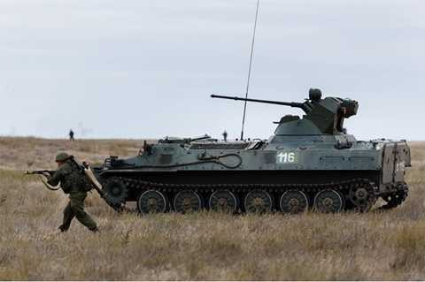 Pháo binh Nga tập trận