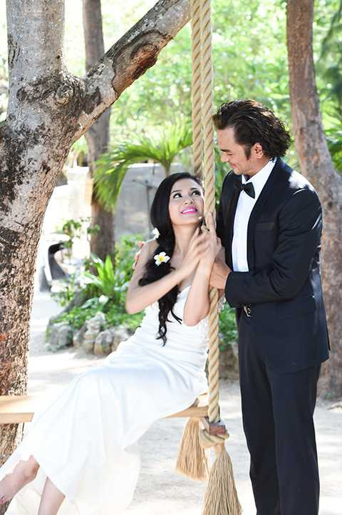 Chính vì thế, Việt Trinh và Đức Hải hứa hẹn sẽ gây bất ngờ cho các fan, đặc biệt Trót yêu cũng là kịch bản của Châu Thổ - tác giả được mệnh danh là Quỳnh Dao Việt Nam với nhiều tác phẩm lấy nước mắt người xem. Bộ phim được biên kịch Châu Thổ và Việt Trinh đồng đạo diễn. (Ảnh: Sena.F)