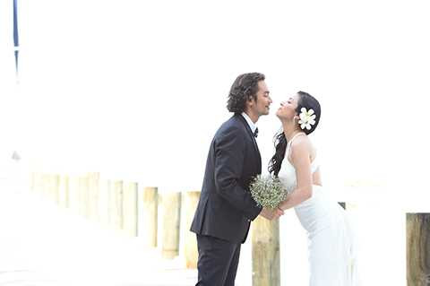 Việt Trinh tiết lộ ngày xưa chị rất sợ mặc áo cưới trên phim vì theo lời người lớn trong nhà, mặc áo cưới chụp ảnh trước khi cưới thật là điều không may mắn, điềm báo tình duyên không suôn sẻ. 