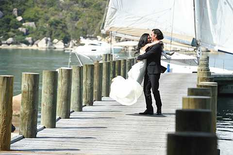 Vốn là những người kín tiếng về cuộc sống tình cảm, sau cảnh quay, Đức Hải và Việt Trinh đã tranh thủ chụp ảnh với người hâm mộ và giải thích là họ chỉ đang đóng phim, để tránh gây hiểu lầm cho dư luận.