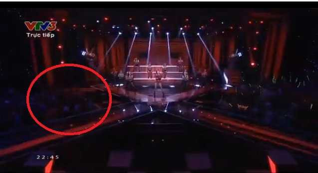 Biển đen im lặng khi Hồ Ngọc Hà trình diễn