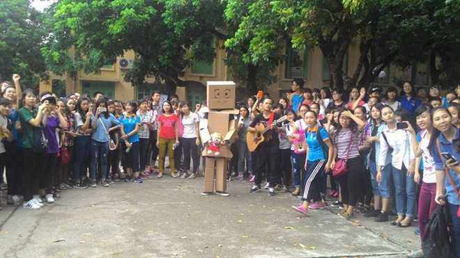 Màn tỏ tình lãng mạn của chàng trai ĐH Thương mại khiến dân mạng thích thú