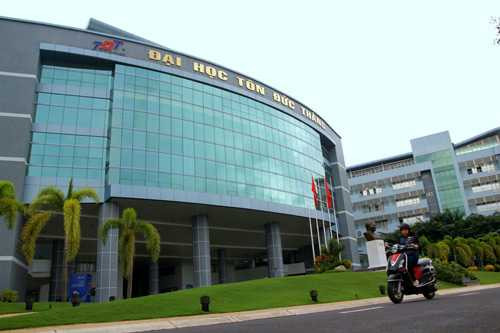 Việc Đại học Tôn Đức Thắng tự phong giáo sư, phó giáo sư đã gây xôn xao dư luận trong thời gian vừa qua Việc Đại học Tôn Đức Thắng tự phong giáo sư, phó giáo sư đã gây xôn xao dư luận trong thời gian vừa qua