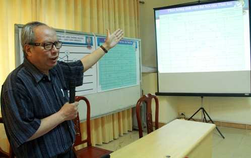 TS Lê Viết Khuyến ủng hộ việc ĐH Tôn Đức Thắng tự phong giáo sư, phó giáo sư (Ảnh: Phạm Thịnh) TS Lê Viết Khuyến ủng hộ việc ĐH Tôn Đức Thắng tự phong giáo sư, phó giáo sư (Ảnh: Phạm Thịnh)
