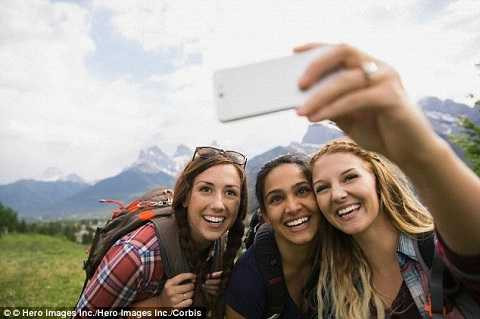 số lượng người thiệt mạng vì mải ‘tự sướng’ còn nhiều hơn cả số người chết vì bị cá mập tấn công