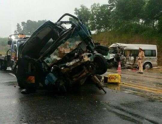 Hiện trường vụ tai nạn thảm khốc.