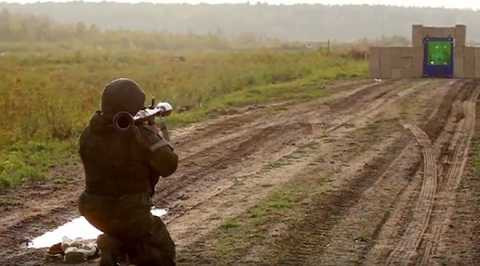 tên lửa vác vai chống tăng RPG-7 của quân đội Nga đối đầu với 45 lớp kính chống đạn