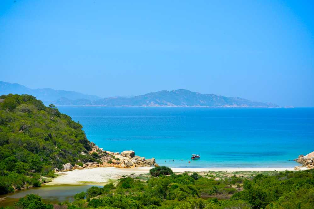 Nằm ở vị trí biệt lập, đảo Robinson giúp các bạn trẻ có những khoảng thời gian tĩnh tại