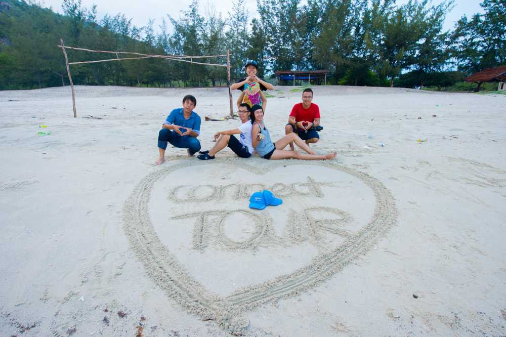 Nhóm bạn trẻ Connect Tour đã có những trải nghiệm thú vị khi khám phá hoang đảo Robinson