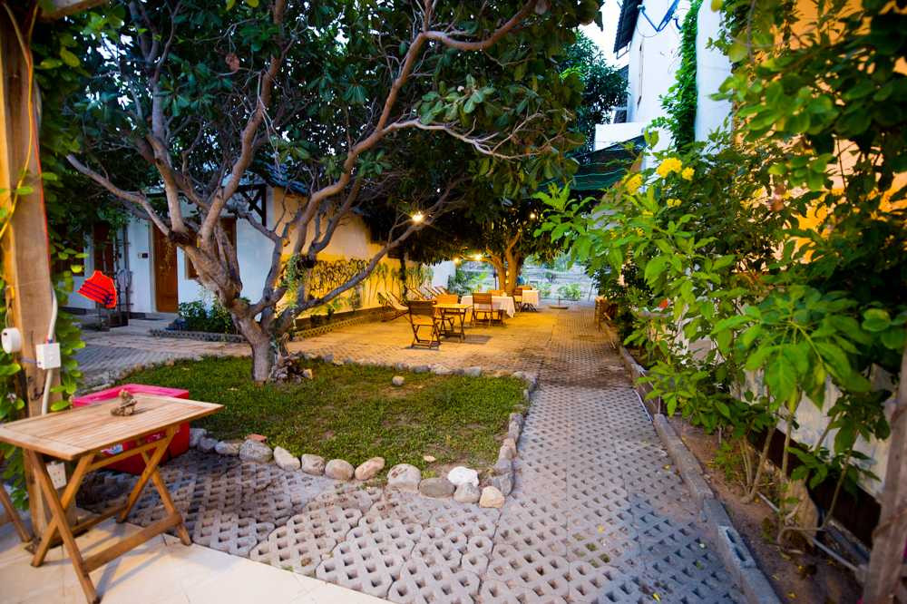 Nếu du khách không thích kiểu nhà homestay thì có thể lựa chọn trở về đất liền để nghỉ ngơi trong những nhà nghỉ sang trọng, đầy đủ tiện nghi