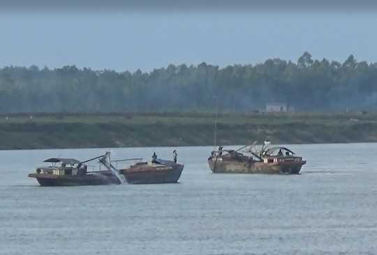 Sông Lam đoạn chảy qua địa bàn huyện Anh Sơn trong thời gian gần đây xảy ra nhiều vụ đuối nước.