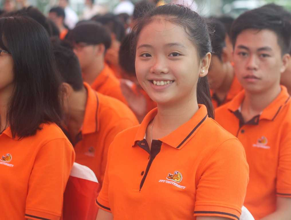 2. Thật dễ thương với tóc đuôi gà gọn gàng và nụ cười răng khểnh, cô bạn này có làm ai xao xuyến” ngay trong ngày đầu năm học mới không nhỉ?