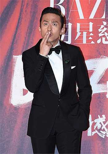 Đặng Siêu gửi nụ hôn đặc biệt đến fan.