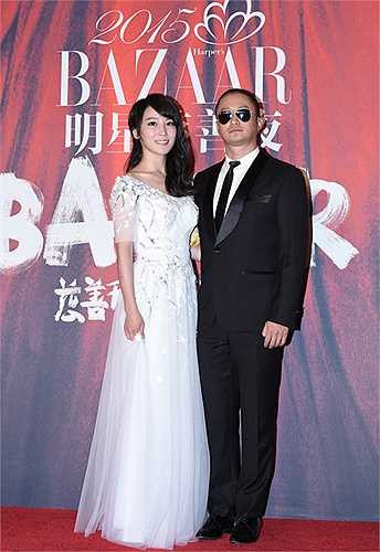 Vợ chồng Ngô Kinh sánh đôi tình cảm.