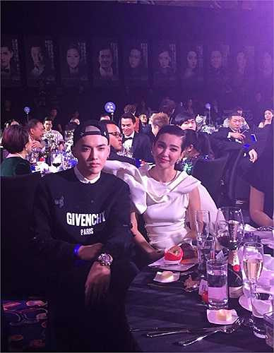 Hình ảnh hậu trường tiệc tối Lý Băng Băng cùng bàn với Ngô Diệc Phàm. (Nguồn: Dân Việt)