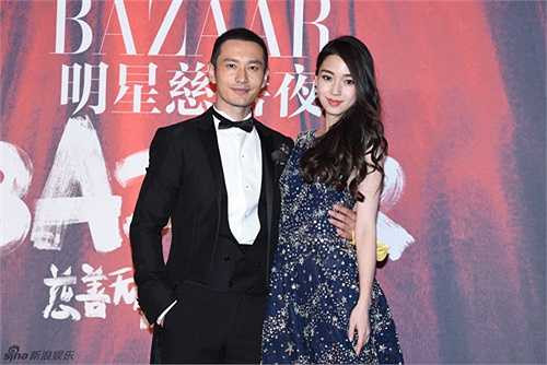 Vợ chồng Angelababy - Huỳnh Hiểu Minh tình tứ trên thảm đỏ.