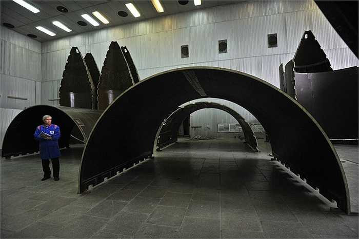 Hình ảnh bên trong nhà máy ở Obninsk, Kaluga, các thiết bị hàng không được làm từ vật liệu polymer phi kim loại, vật liệu composite và gốm