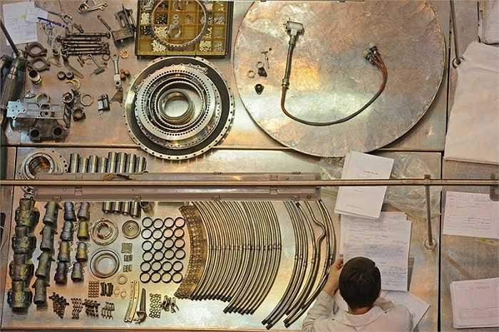 Các thiết bị tại nhà máy động cơ Perm, nơi lắp ráp các thiết bị điện cho máy bay vận tải quân sự hạng nặng Il-76MD-90A của Nga