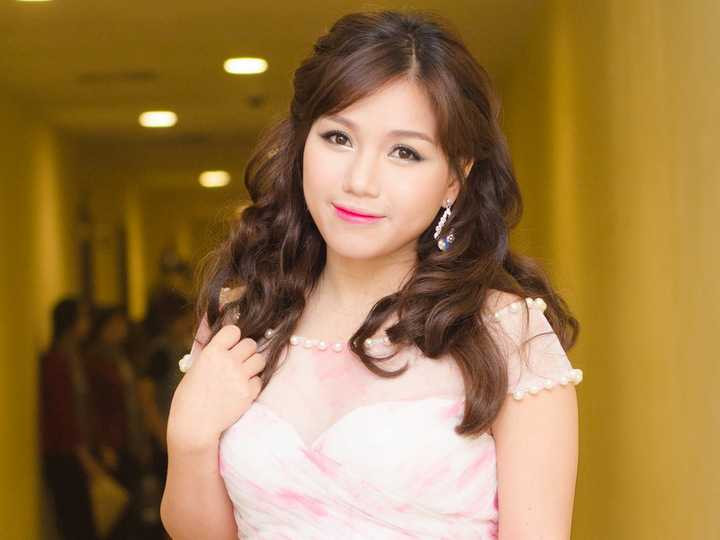 Thuỳ Chi biểu diễn ca khúc Lon ton à, lon ton ơi của tác giả Hà Quang Minh