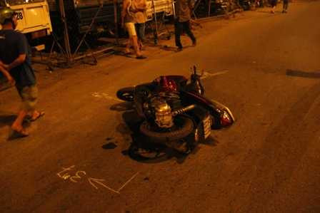 Bị xe tải lùi trúng, nam thanh niên chết thảm